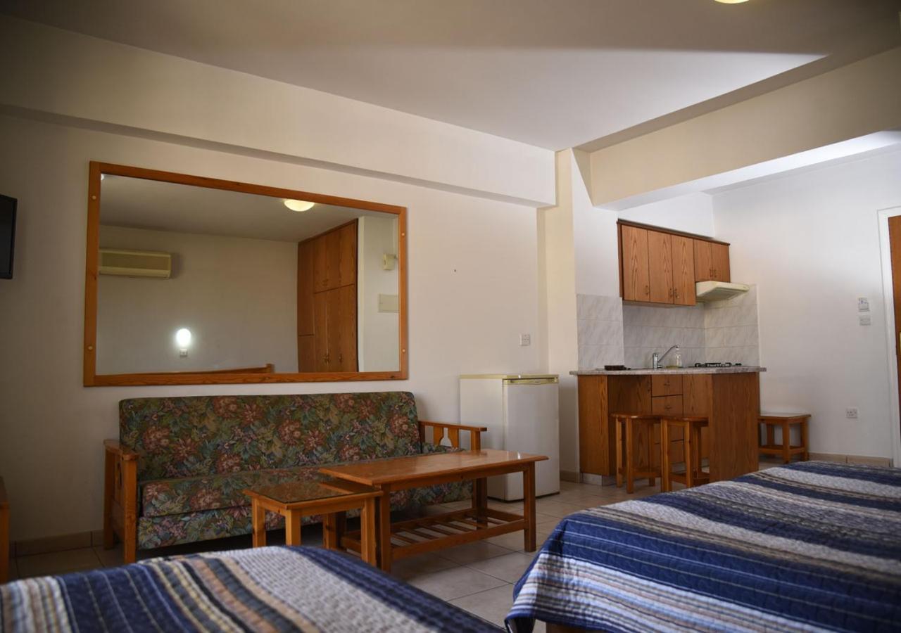 Elysso Apartments Larnaca Eksteriør billede
