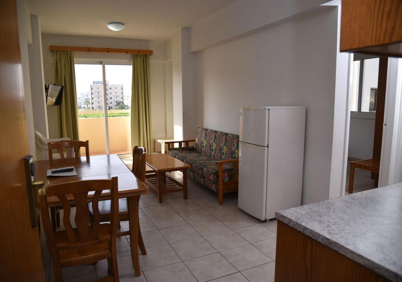 Elysso Apartments Larnaca Eksteriør billede