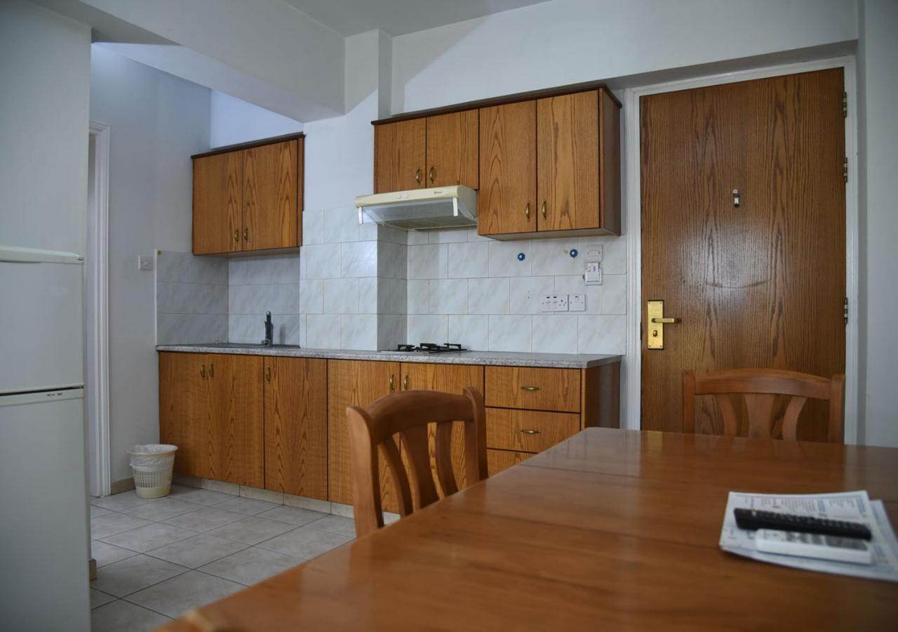 Elysso Apartments Larnaca Eksteriør billede