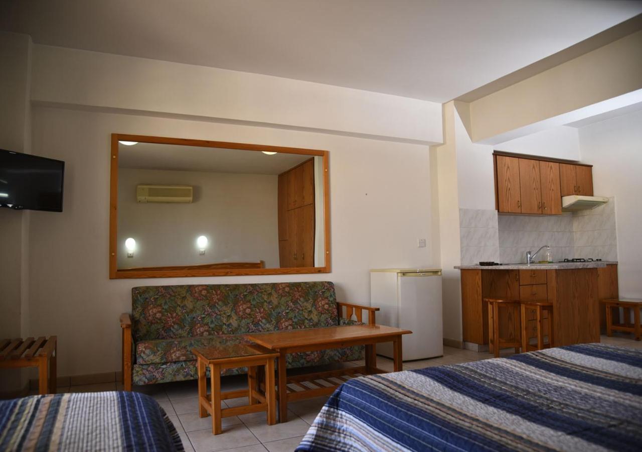 Elysso Apartments Larnaca Eksteriør billede